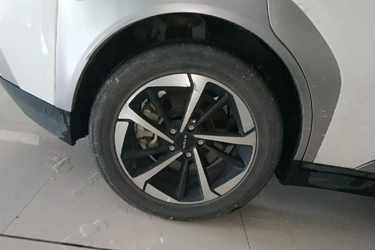 Used AION Y 2022 Plus 70 Smart Edition Right Rear Wheel Hub