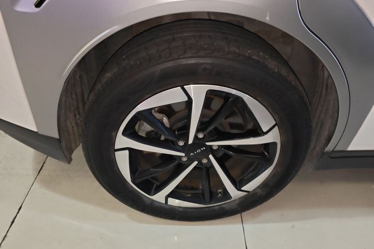 Used AION Y 2022 Plus 70 Smart Edition Right Rear Wheel Hub