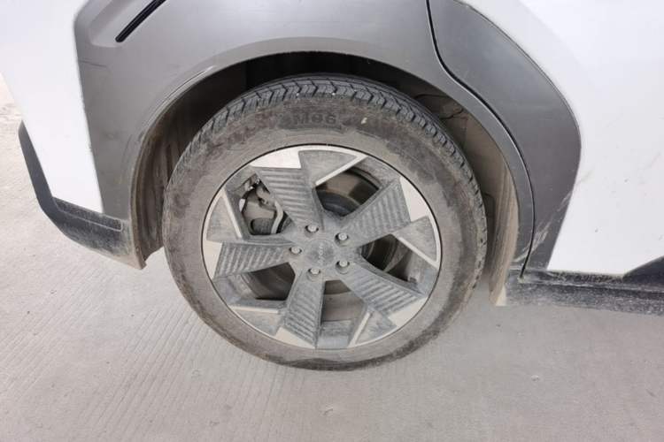 Used AION Y 2022 70 Intelligent Edition Ternary Lithium Right Rear Wheel Hub