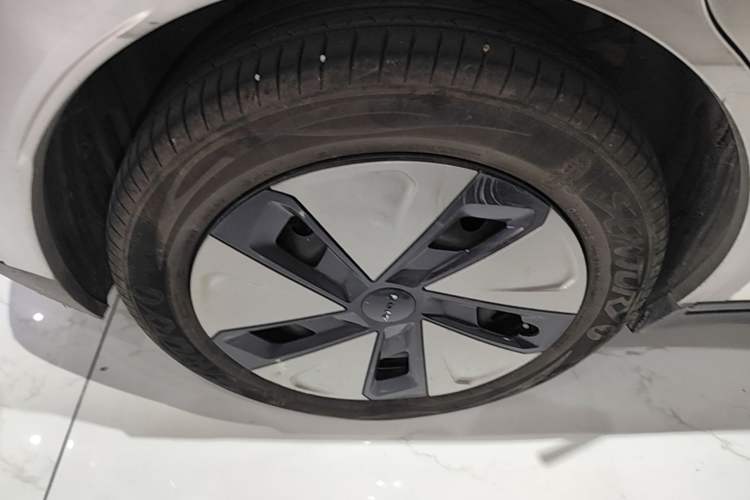 Used AION Y 2022 Plus 70 Enjoy Edition Right Rear Wheel Hub