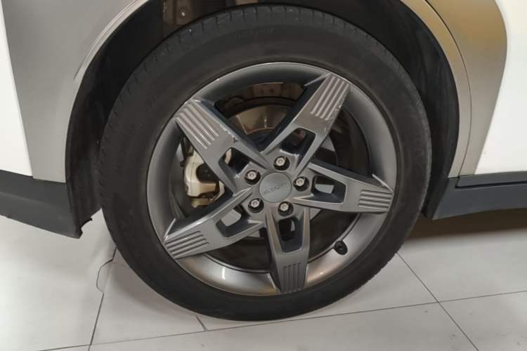 Used AION Y 2022 Plus 70 Tech Edition Right Rear Wheel Hub