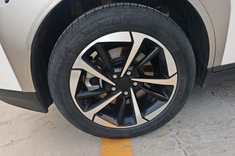 Used AION Y 2022 Plus 70 Smart Edition Right Rear Wheel Hub