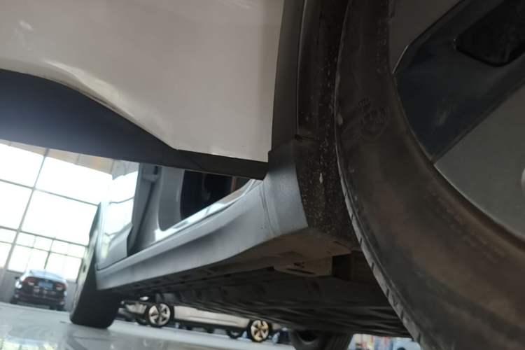 Used AION Y 2022 70 Intelligent Edition Lithium Iron Phosphate Right Side Sill