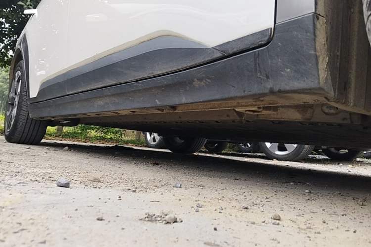 Used AION Y 2022 70 Enjoyment Edition Lithium Iron Phosphate Right Side Sill