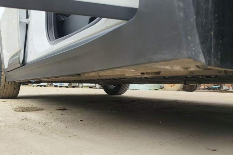 Used AION Y 2022 Plus 70 Smart Edition Right Side Sill