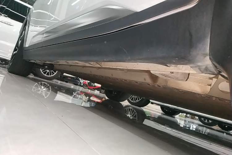 Used AION Y 2022 Plus 70 Smart Edition Right Side Sill