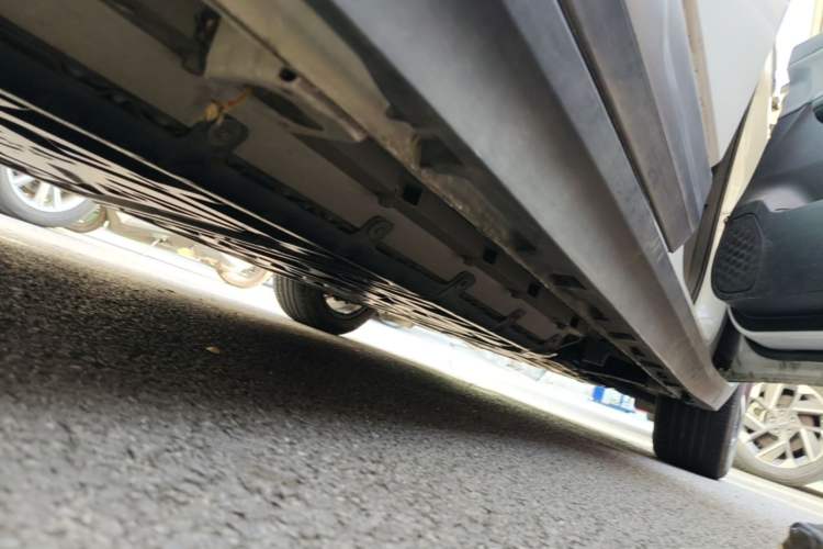 Used AION Y 2022 Plus 70 Smart Edition Right Side Sill