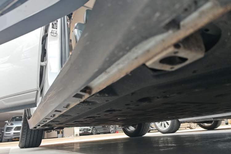 Used AION Y 2022 Plus 70 Tech Edition Right Side Sill