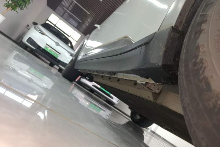 Used AION Y 2022 Plus 70 Smart Edition Right Side Sill