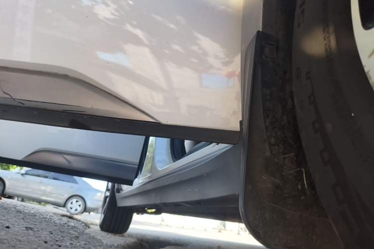 Used AION Y 2022 Plus 70 Smart Edition Right Side Sill