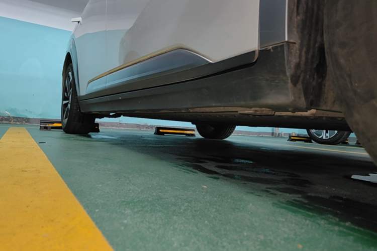 Used AION Y 2022 Plus 70 Smart Edition Right Side Sill