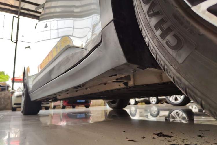 Used AION Y 2022 70 Intelligent Edition Lithium Iron Phosphate Right Side Sill