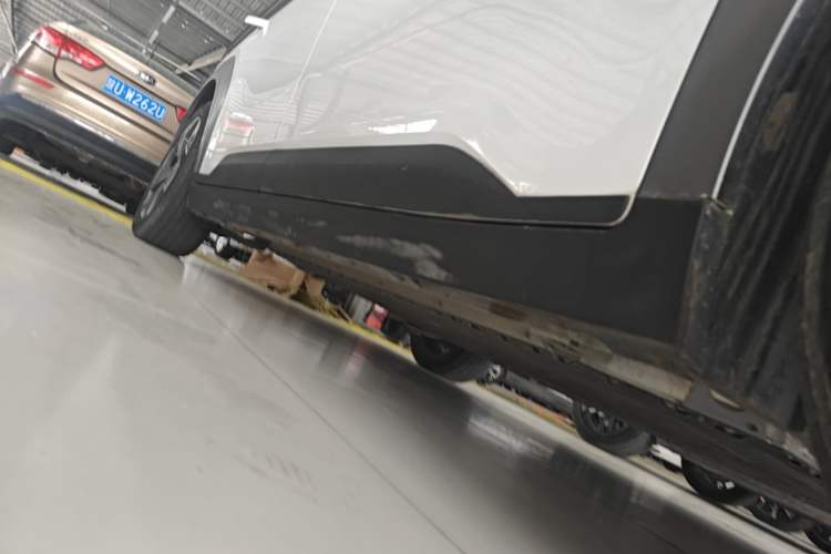 Used AION Y 2022 70 Intelligent Edition Lithium Iron Phosphate Right Side Sill