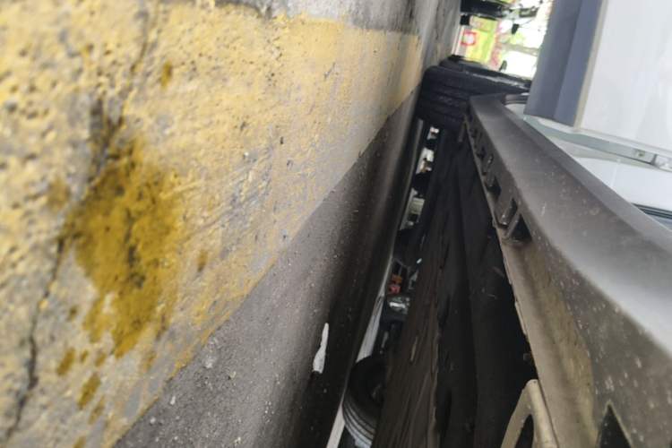 Used AION Y 2022 70 Tech Edition Lithium Iron Phosphate Right Side Sill