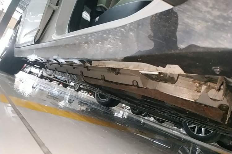 Used AION Y 2022 Plus 70 Smart Edition Right Side Sill