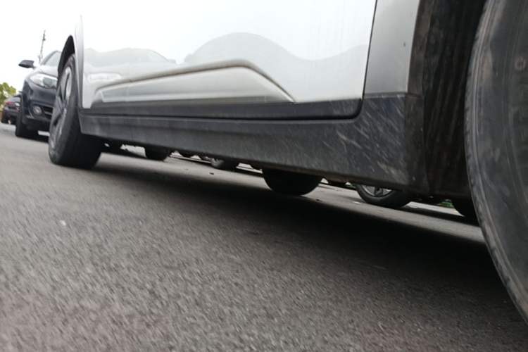 Used AION Y 2022 Plus 70 Enjoy Edition Right Side Sill
