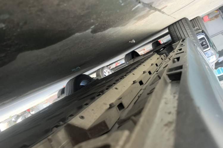 Used AION Y 2022 Plus 70 Smart Edition Right Side Sill