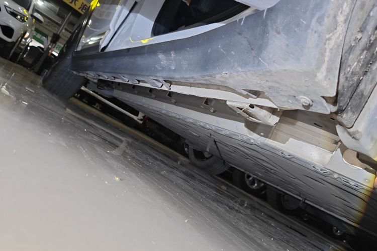 Used AION Y 2022 Plus 70 Smart Edition Right Side Sill