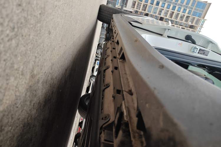 Used AION Y 2022 70 Intelligent Edition Lithium Iron Phosphate Right Side Sill