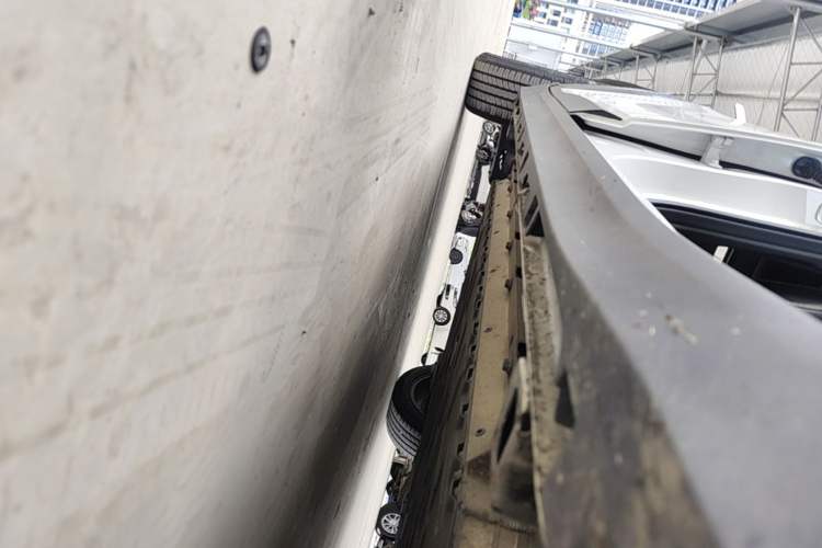 Used AION Y 2022 70 Intelligent Edition Lithium Iron Phosphate Right Side Sill