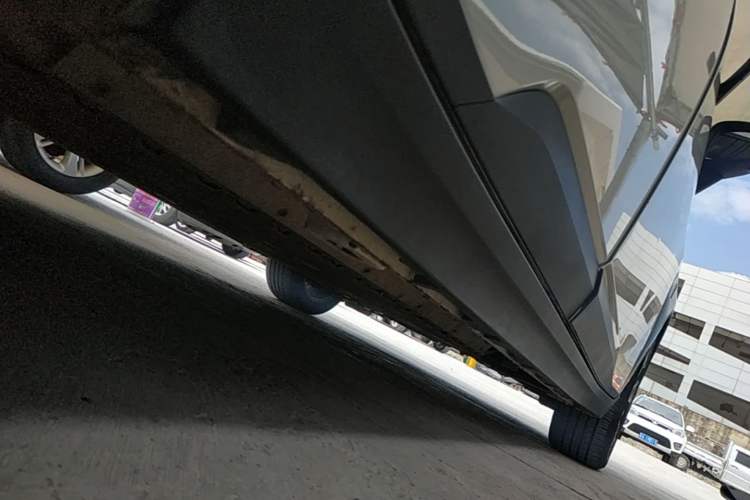 Used AION Y 2022 70 Intelligent Edition Lithium Iron Phosphate Right Side Sill