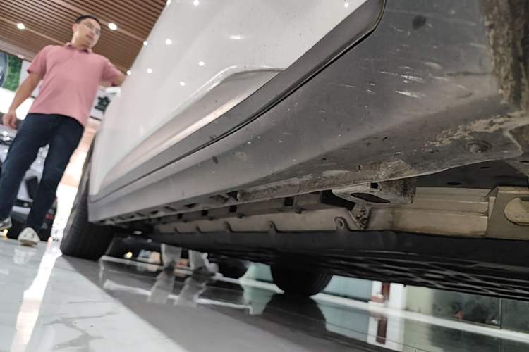 Used AION Y 2022 Plus 70 Enjoy Edition Right Side Sill
