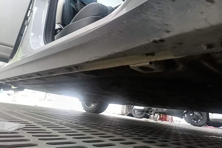 Used AION Y 2022 Plus 70 Smart Edition Right Side Sill