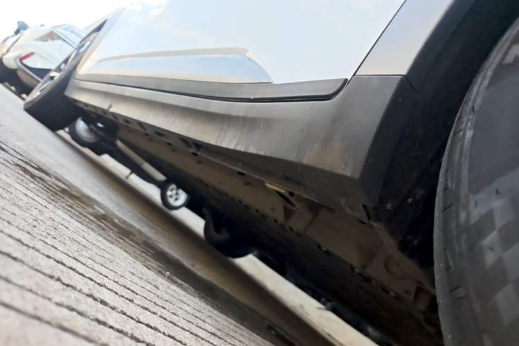 Used AION Y 2022 Plus 70 Smart Edition Right Side Sill