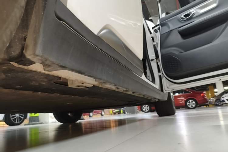 Used AION Y 2022 Plus 70 Tech Edition Right Side Sill