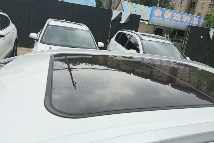 Used AION Y 2022 Plus 70 Smart Edition Roof