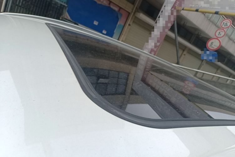 Used AION Y 2022 Plus 70 Smart Edition Roof