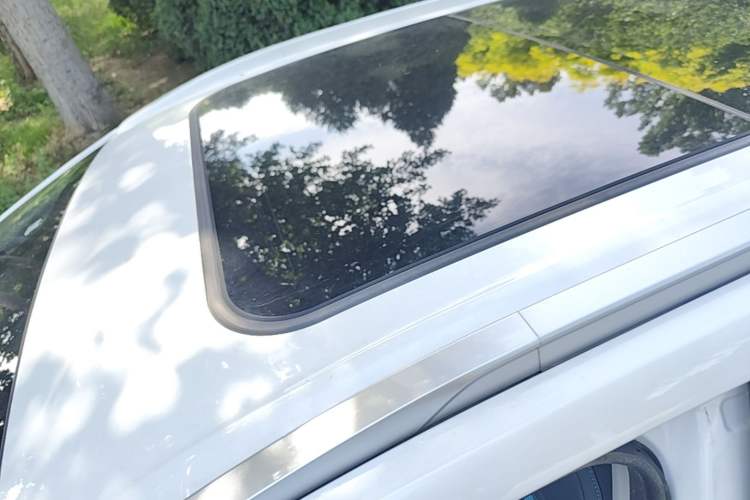 Used AION Y 2022 Plus 80 Smart Edition Roof