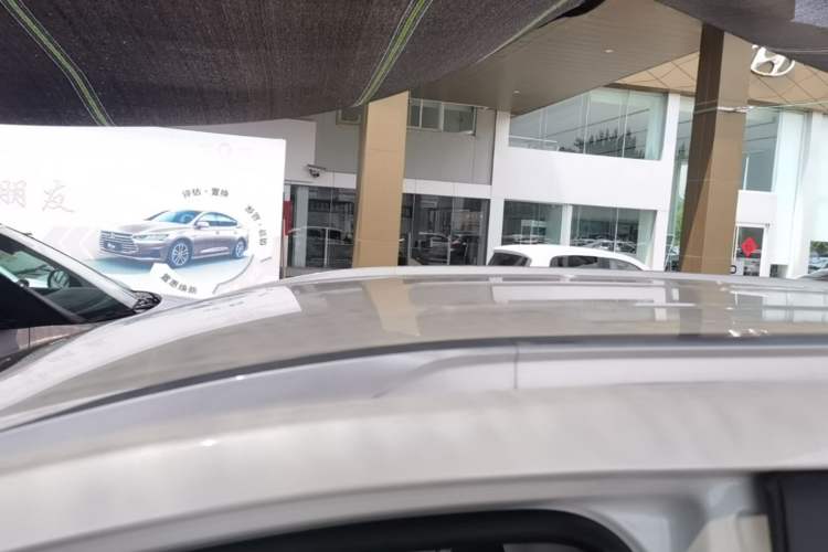 Used AION Y 2022 Plus 70 Smart Edition Roof