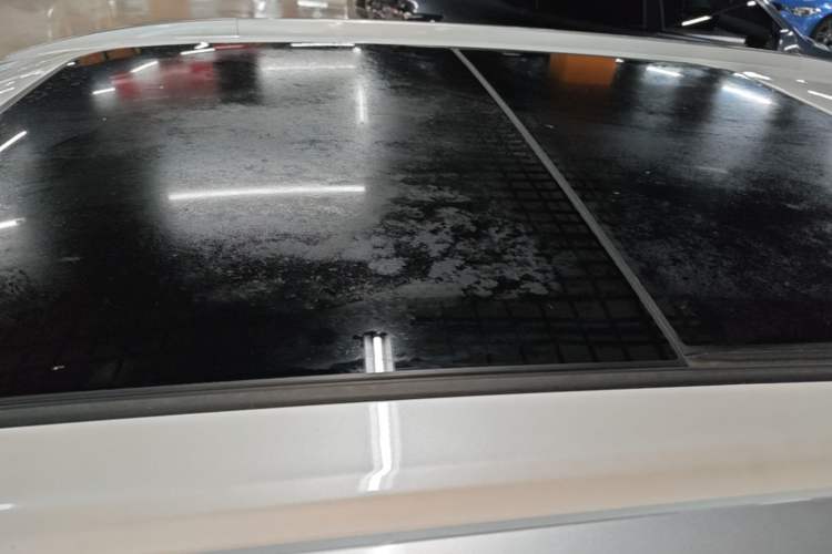 Used AION Y 2022 Plus 70 Smart Edition Roof
