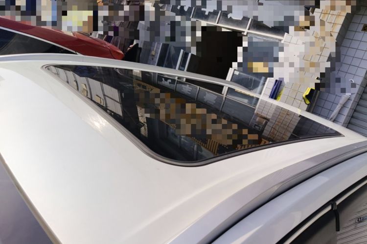 Used AION Y 2022 Plus 70 Smart Edition Roof