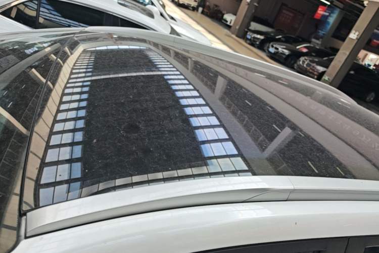 Used AION Y 2022 Plus 70 Tech Edition Roof