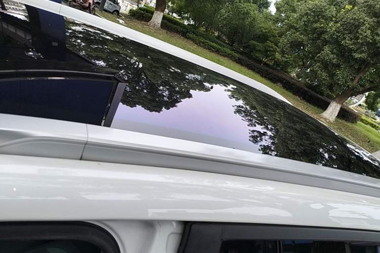 Used AION Y 2022 Plus 70 Smart Edition Roof