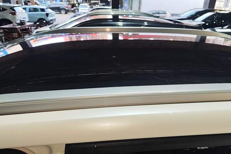 Used AION Y 2022 Plus 70 Smart Edition Roof