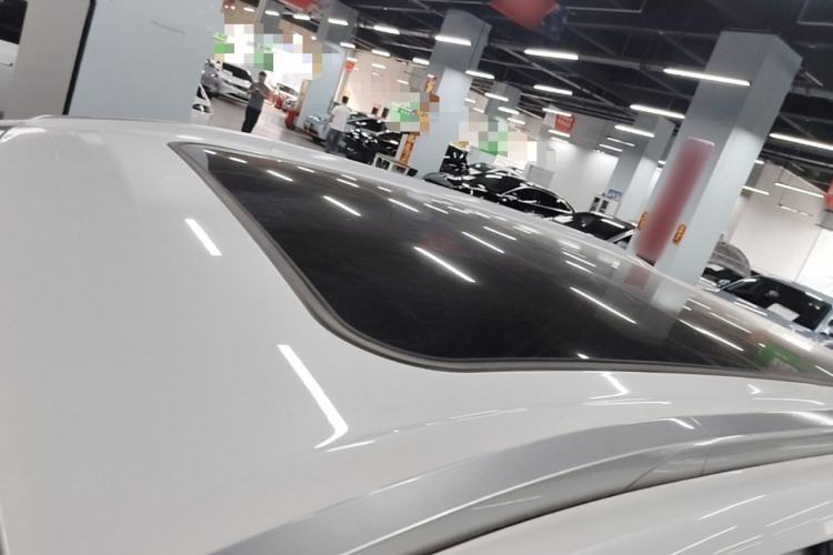 Used AION Y 2022 Plus 70 Smart Edition Roof