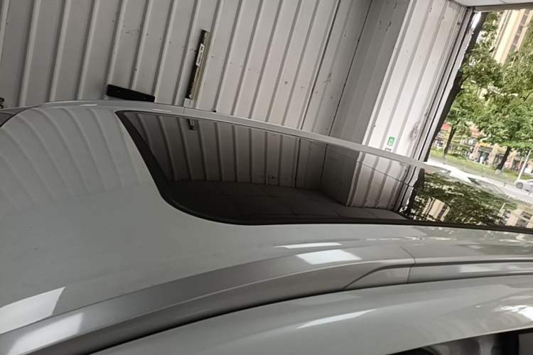 Used AION Y 2022 Plus 70 Smart Edition Roof