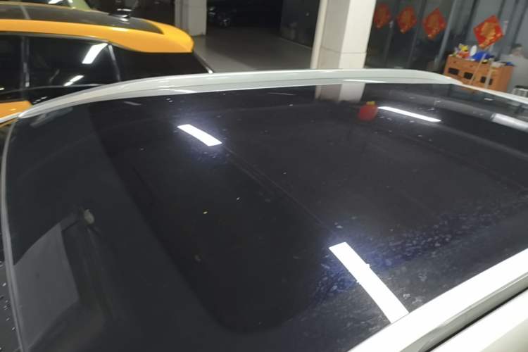 Used AION Y 2022 Plus 70 Tech Edition Roof