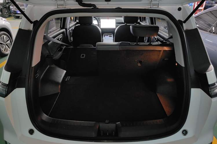 Used AION Y 2022 Plus 70 Smart Edition Trunk