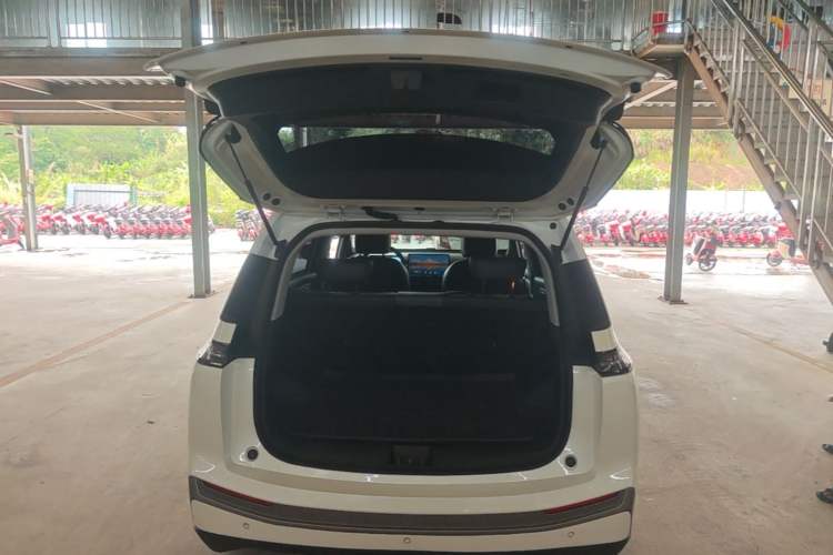 Used AION Y 2022 Plus 70 Smart Edition Trunk