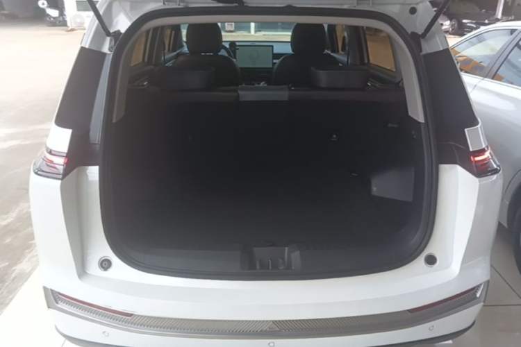 Used AION Y 2022 Plus 70 Smart Edition Trunk