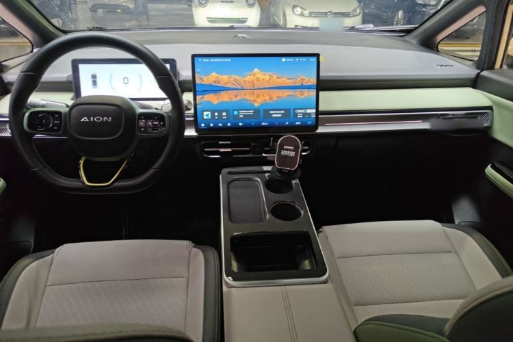 Used AION Y 2022 Plus 70 Enjoy Edition Center Console