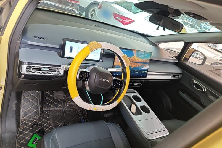 Used AION Y 2022 Plus 70 Smart Edition Center Console