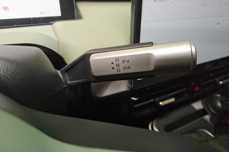 Used AION Y 2022 Plus 70 Enjoy Edition Gear Lever