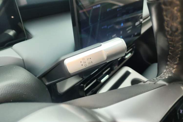 Used AION Y 2022 Plus 70 Smart Edition Gear Lever