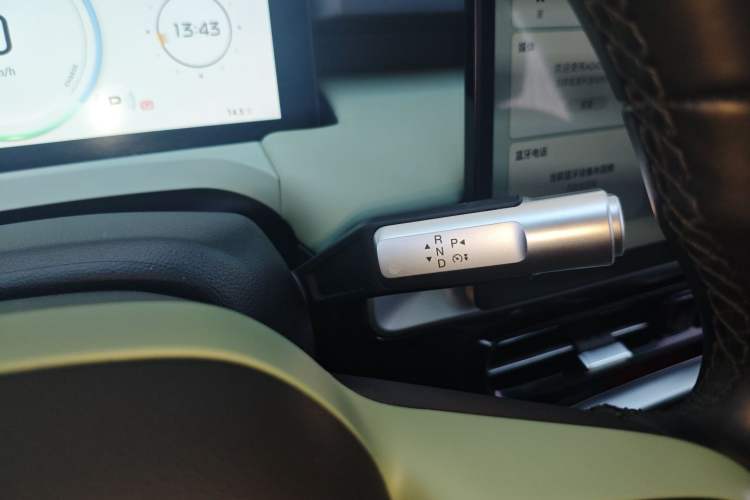 Used AION Y 2022 Plus 70 Smart Edition Gear Lever