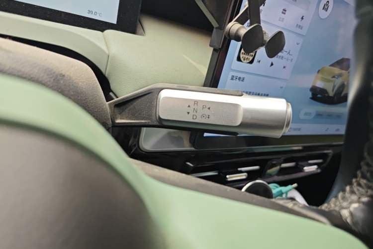 Used AION Y 2022 Plus 70 Smart Edition Gear Lever